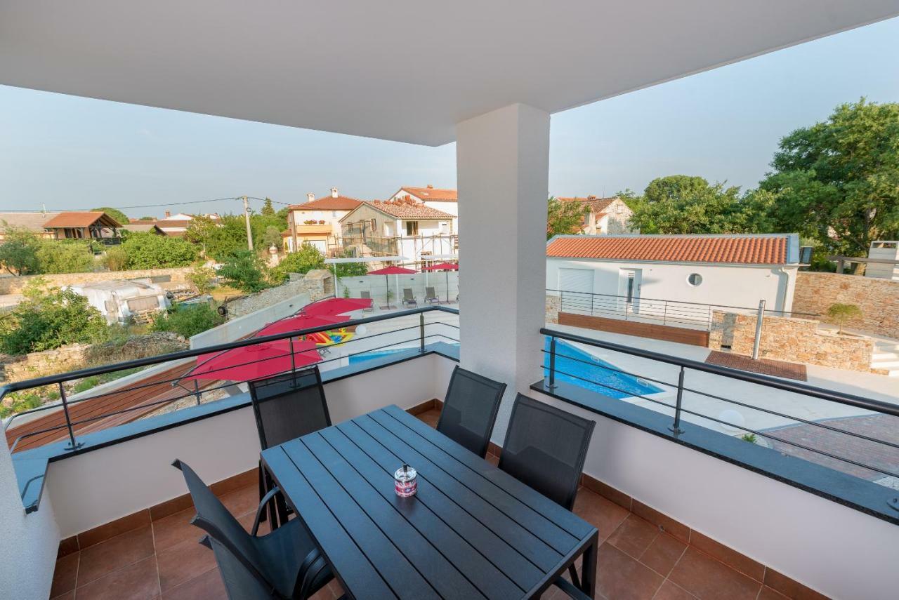 Villa Anja 1St Floor Перой Екстер'єр фото